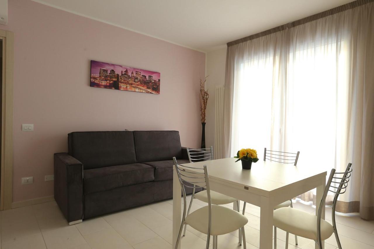 Residenza Riva Azzurra Lejlighedshotel Rimini Værelse billede